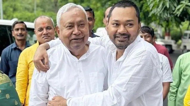 नीतीश कुमार के निशांत कुमार के हाथ जेडीयू का भविष्य? (Photo-ITG)