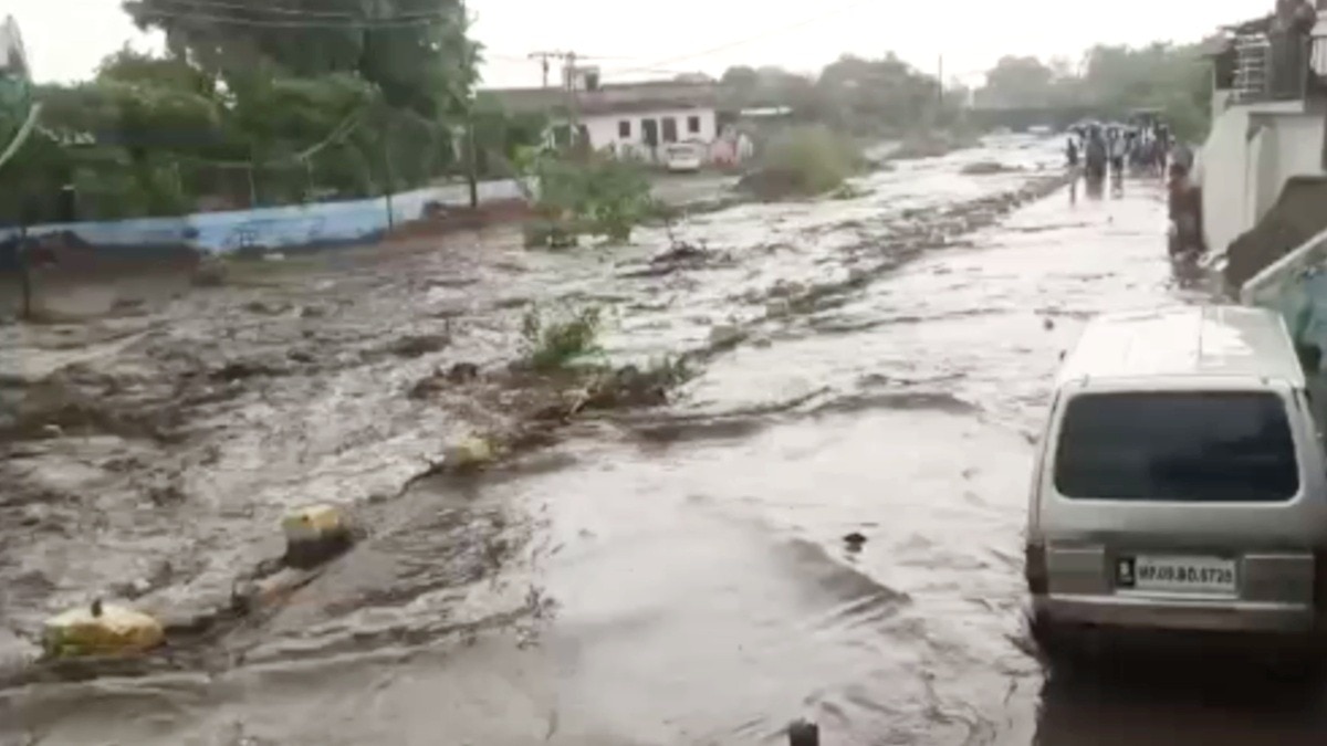 मोहनी नदी में बाढ़ जैसे हालात.(Photo:Screengrab)