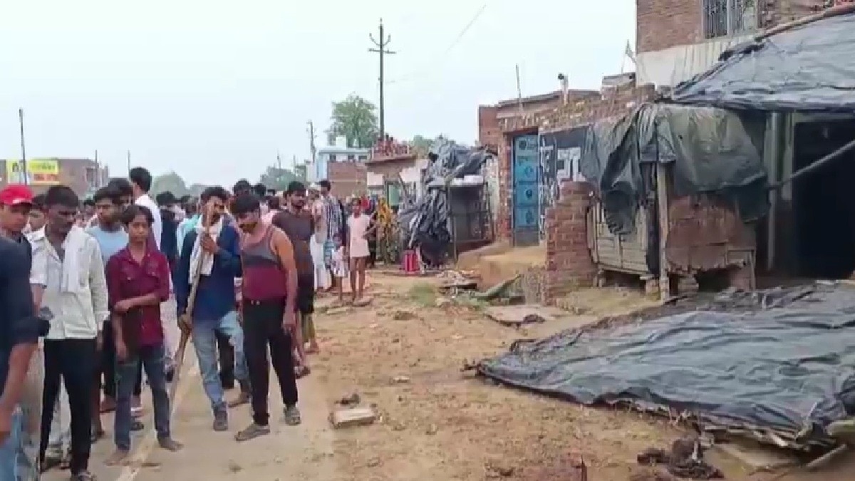 घर के बाहर सो रहे परिवार को गैस टैंकर ने रौंदा, पिता-बेटे की मौत (Photo: itg)