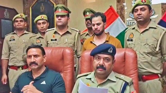  मेरठ में पकड़ा गया ऑनलाइन ठगी गैंग (Photo- Screengrab)