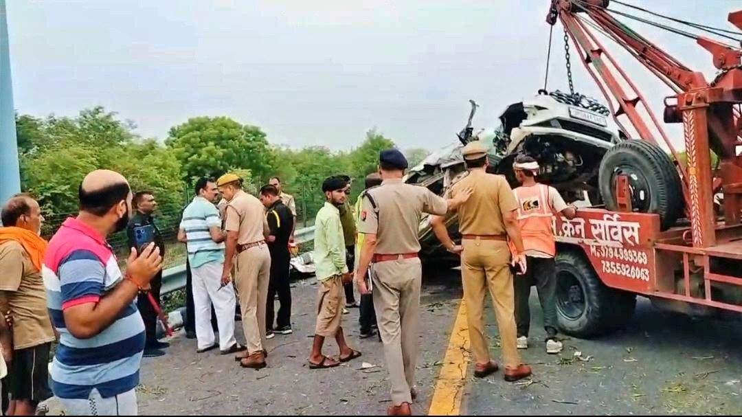 उन्नाव हादसे में अर्टिगा कार सवार 5 लोगों की जान गई (Photo- ITG)
