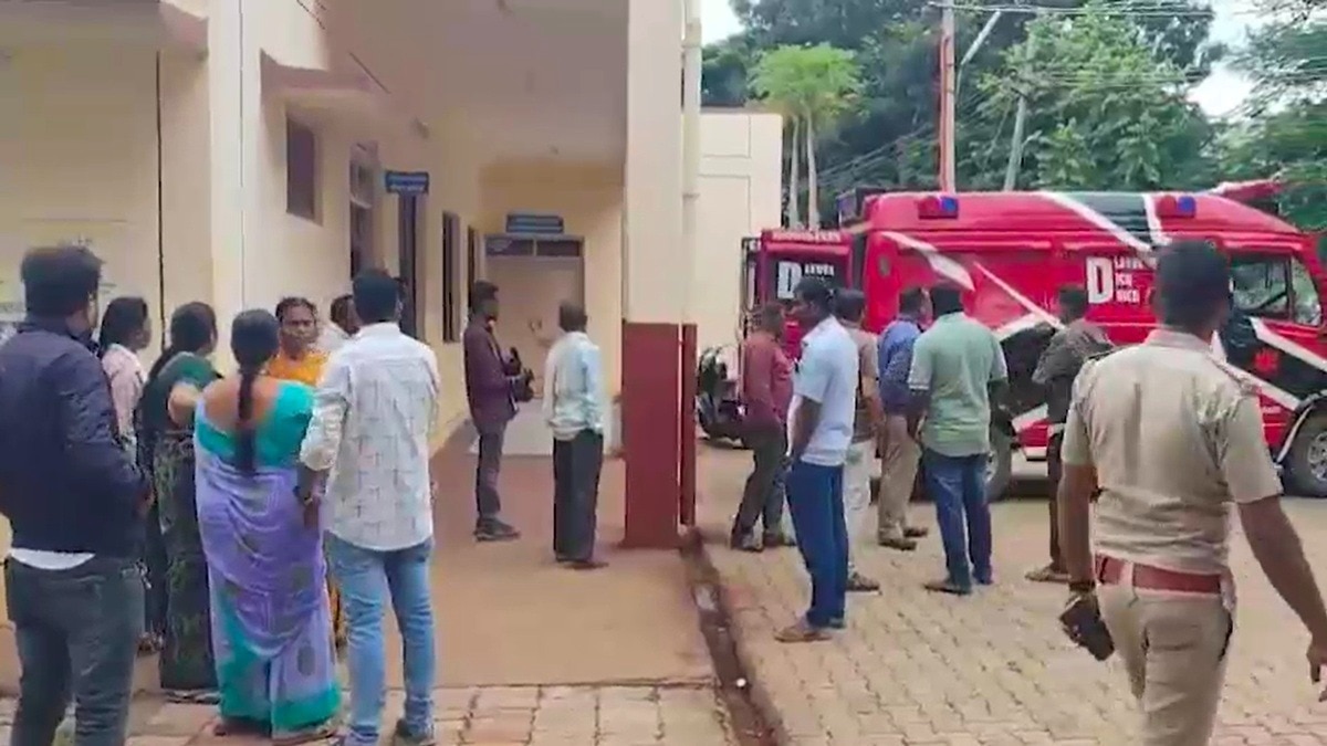 धारवाड़ में हैरान करने वाला मामला. (Photo: Screengrabs)