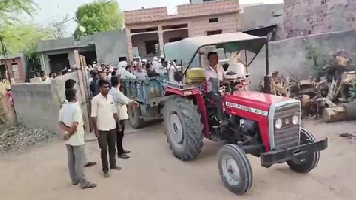 एक ही चिता पर पति-पत्नी और बच्चों का दाह संस्कार (Photo: itg)
