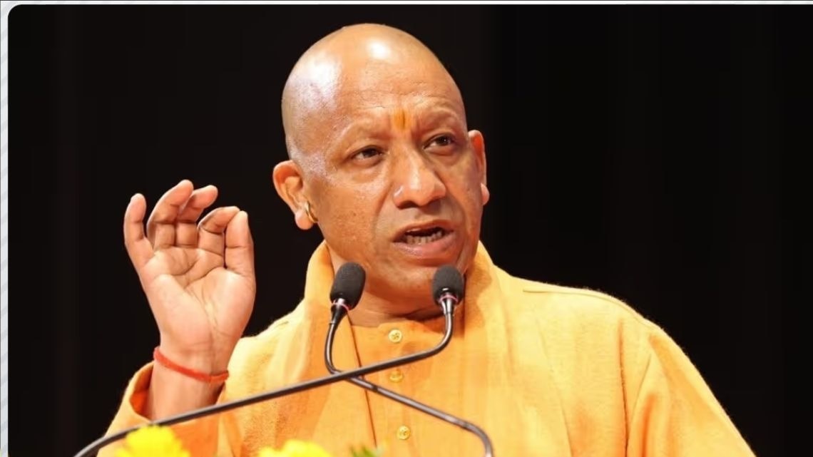 यूपी के मुख्यमंत्री योगी आदित्यनाथ का सपा परवार. (Photo: PTI)