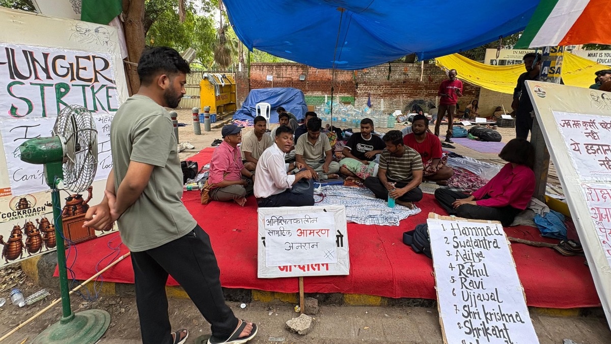 दानिश का शुगर 61 पहुंचा, सोनम वांगचुक समेत अनशन कर रहे छात्रों की सेहत पर नजर. (Photo: X@abhijeet_dipke)