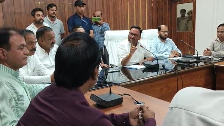 बिजली विभाग पर भड़के मंत्री अनिल कुमार (Photo- ITG)