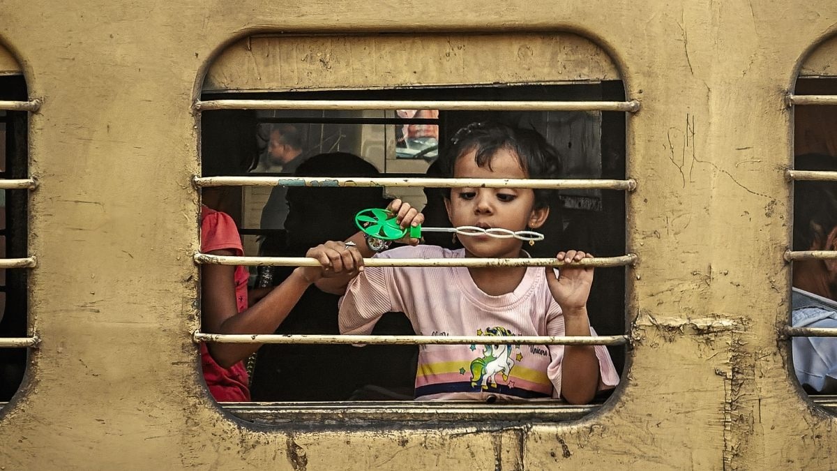 बच्चों के लिए एनओएसबी टिकट लेना जरूरी होती है. (Photo: Pexels)