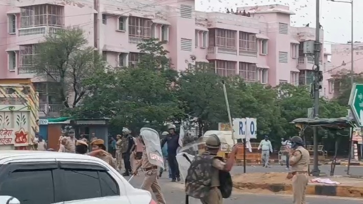 जयपुर में प्रदर्शनकारियों और पुलिस के बीच झड़प (Photo: ITG)