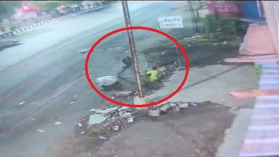 CCTV से खुला पूरा राज.(Photo: Screengrab)
