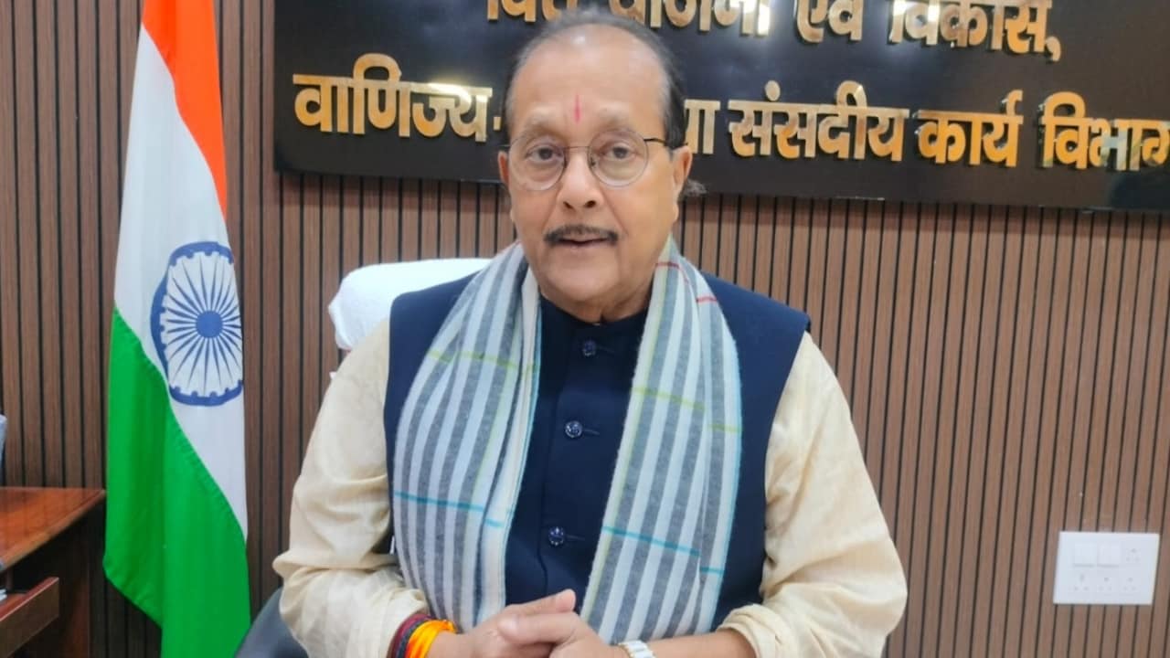 झारखंड के वित्त मंत्री राधाकृष्ण किशोर ने लौटाई सुरक्षा, सरकारी गाड़ियों को लेकर विवाद के बाद फैसला - jharkhand finance minister radha krishna kishore returns security ...