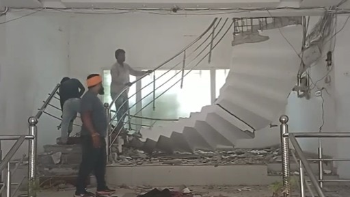 सचिव ने सवालों पर साधी चुप्पी.(Photo: Screengrab)