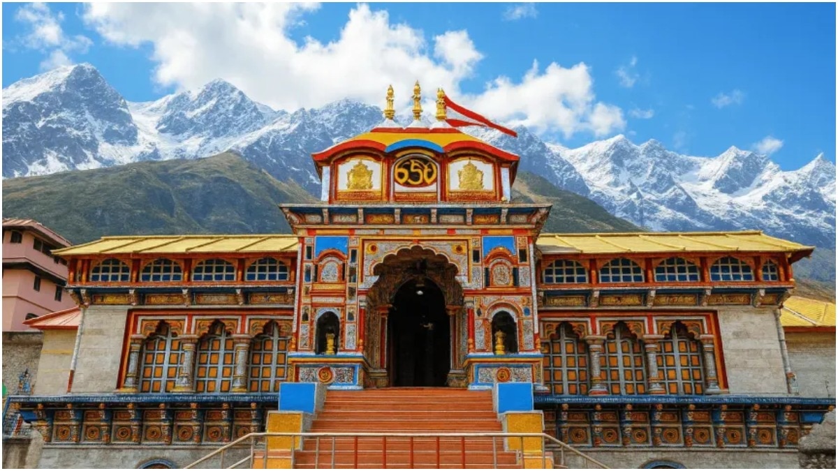 बद्रीनाथ धाम के चढ़ावे में गड़बड़ी के आरोपों पर बद्रीनाथ-केदरानाथ मंदिर समिति ने जांच बैठाई. (File Photo)