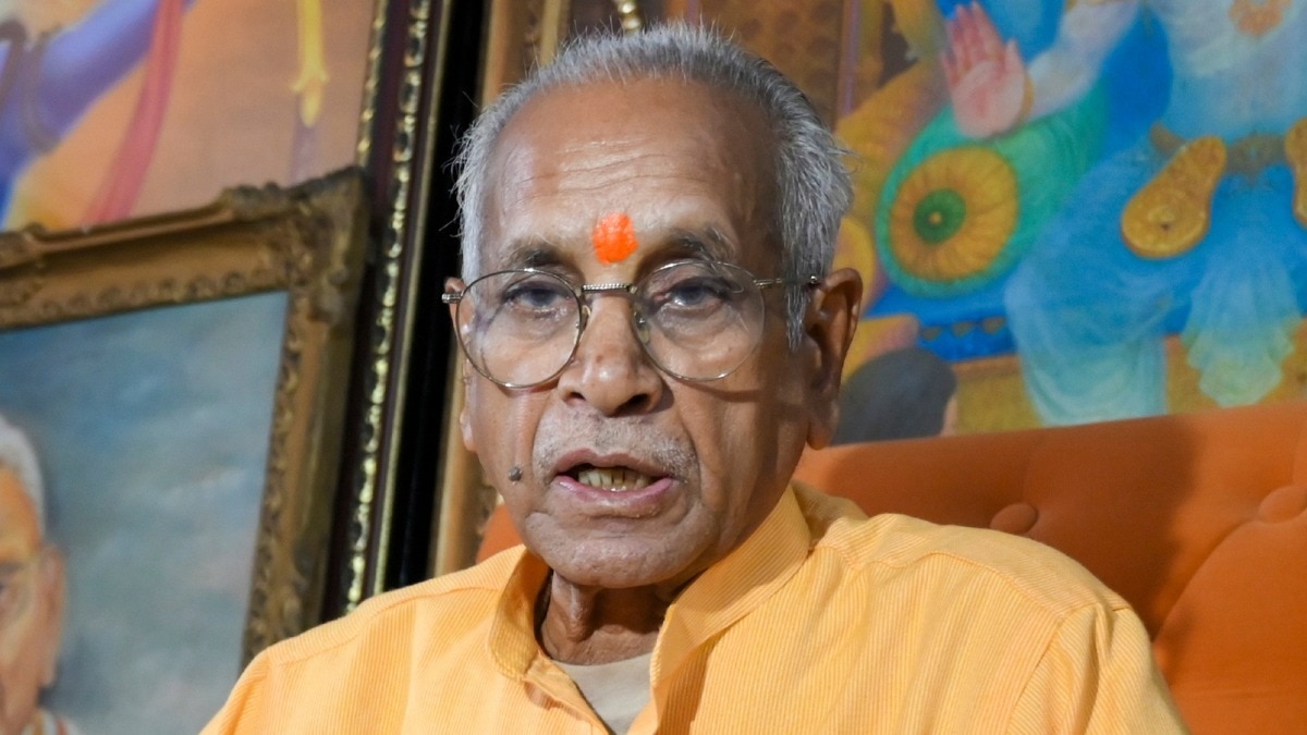 अयोध्या संत मंडल की बैठक में कई संतों ने चंपत राय के समर्थन में बयान दिया (Photo: PTI)