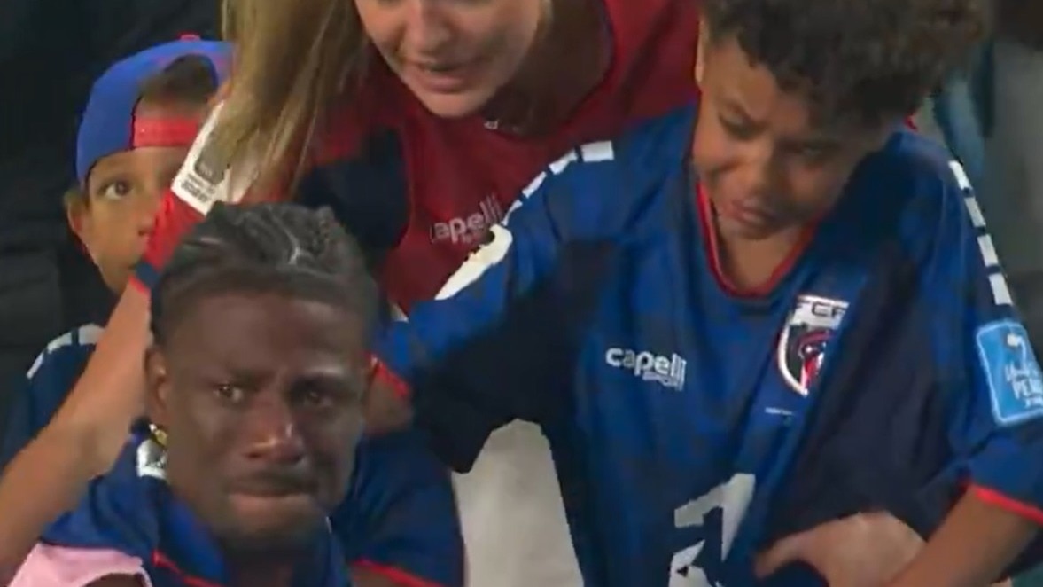  FIFA वर्ल्ड कप से बाहर होने के बाद रो पड़ा केप वर्डे का खिलाड़ी (Photo: X/Screengrab)