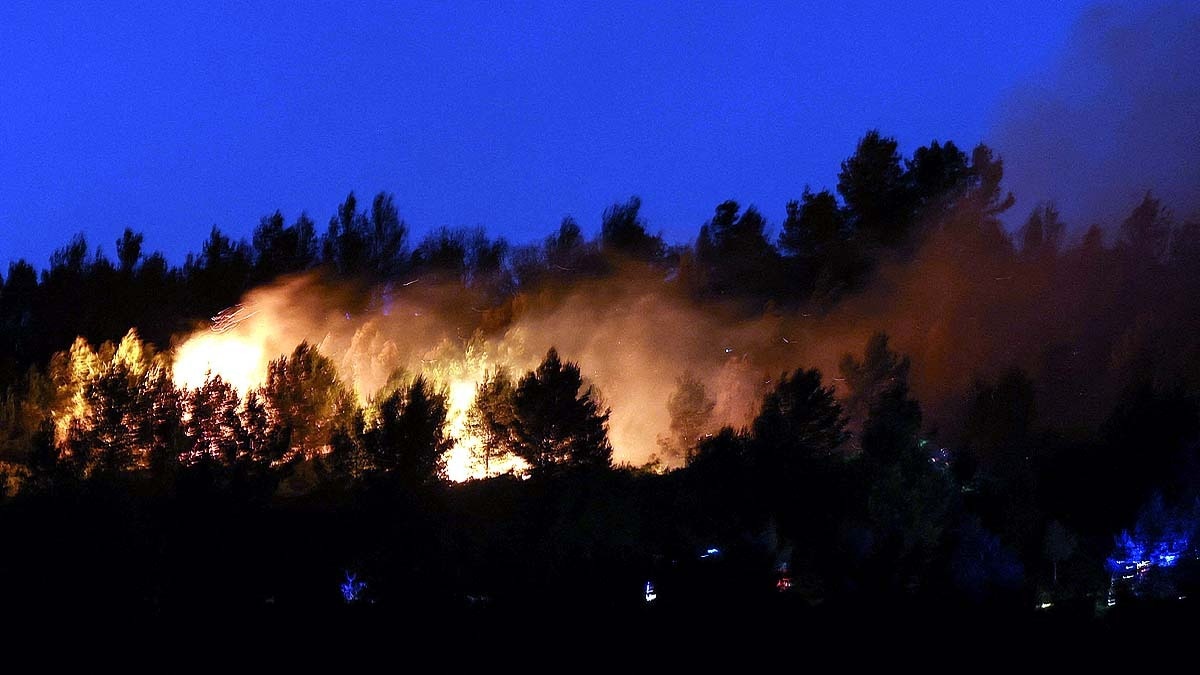 6a4a1a74a1bf3-france-wildfire-05484733-16x9.jpg