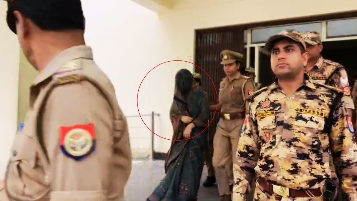 पुलिस के सामने महिला ने कबूल किया जुर्म. (Photo: Screengrab)