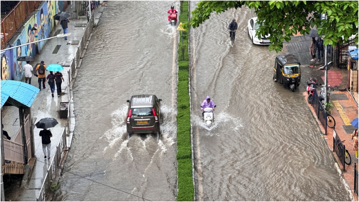 Torrential rain in Mumbai severely disrupts daily life