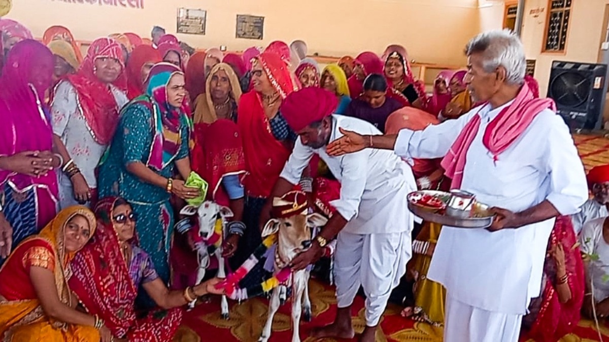 विवाह में ग्रामीणों के लिए किया गया था भोज का आयोजन. (Photo: Bharat Bhushan Joshi/ITG)
