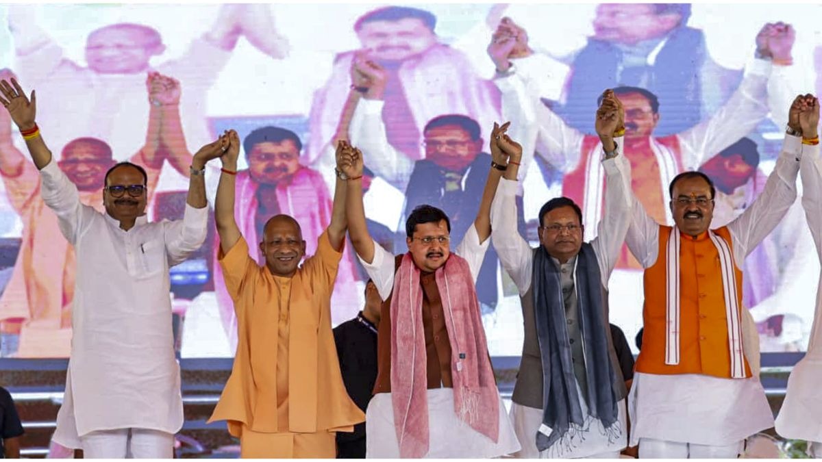 बीजेपी अध्यक्ष नितिन नवीन, यूपी के मुख्यमंत्री योगी आदित्यनाथ, उप मुख्यमंत्रियों ब्रजेश पाठक और केशव प्रसाद मौर्य के साथ. (Photo: PTI)