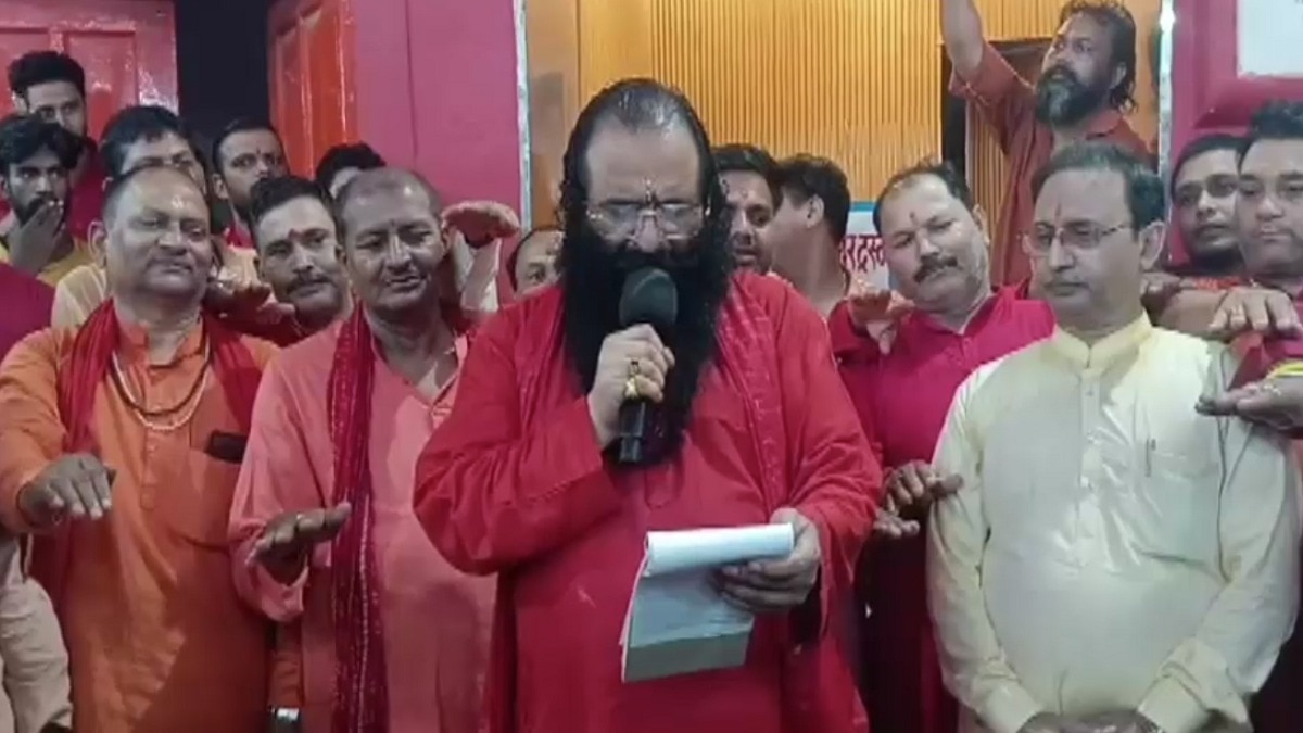 पुजारियों के लिए विशेष यूनिफॉर्म तैयार कराई जाएगी. Photo ITG