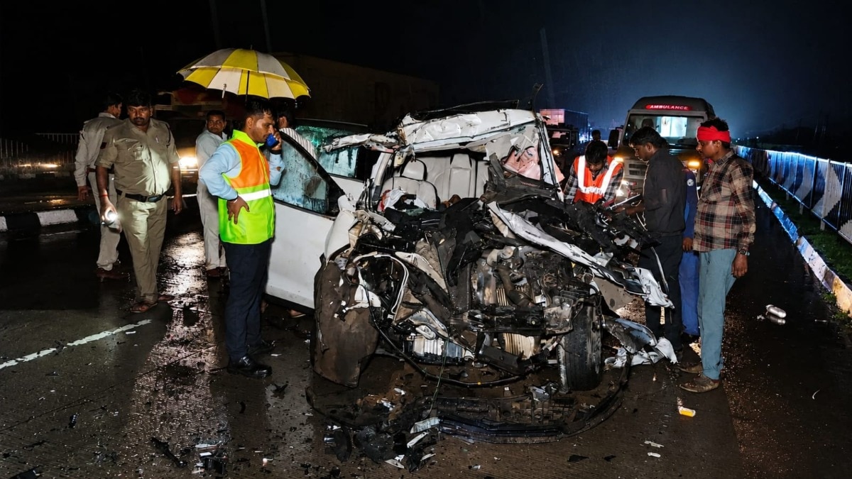 हादसे के बाद कार के उड़े परखच्चे. (Photo: Venktesh/ITG)
