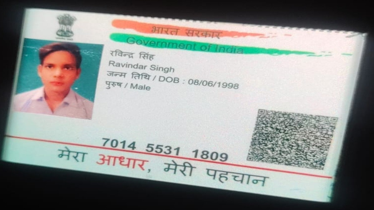 फर्जी आधार कार्ड से युवक ने बदली पहचान. (Photo: Screengrab)
