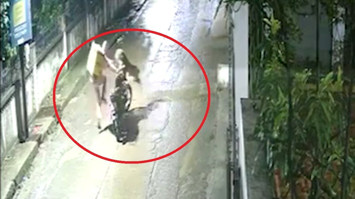 इंदौर में CCTV में दिखा तेंदुआ! (Photo:Screengrab)