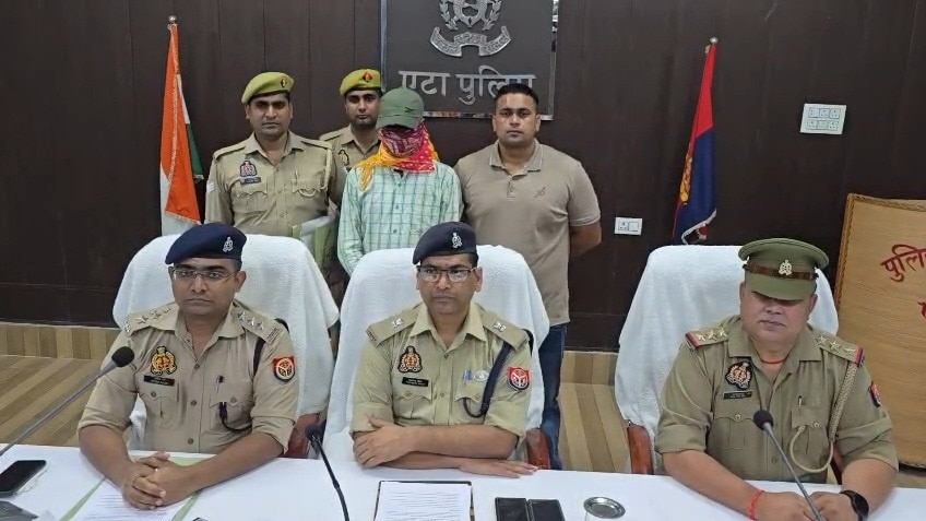 एटा पुलिस की गिरफ्त में आरोपी (Photo- ITG)