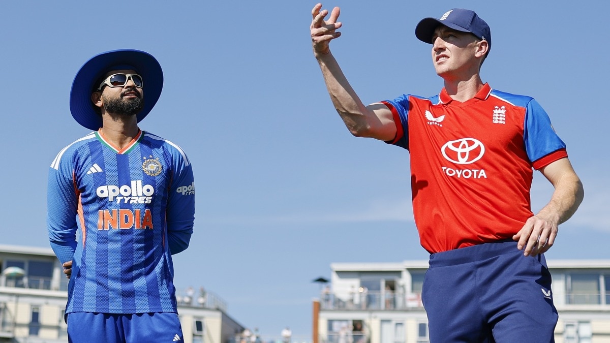 IND vs ENG: टॉस जीतते ही रिकॉर्ड बुक में छाए श्रेयस अय्यर, अब धोनी से बस एक कदम दूर (Photo: X/BCCI)