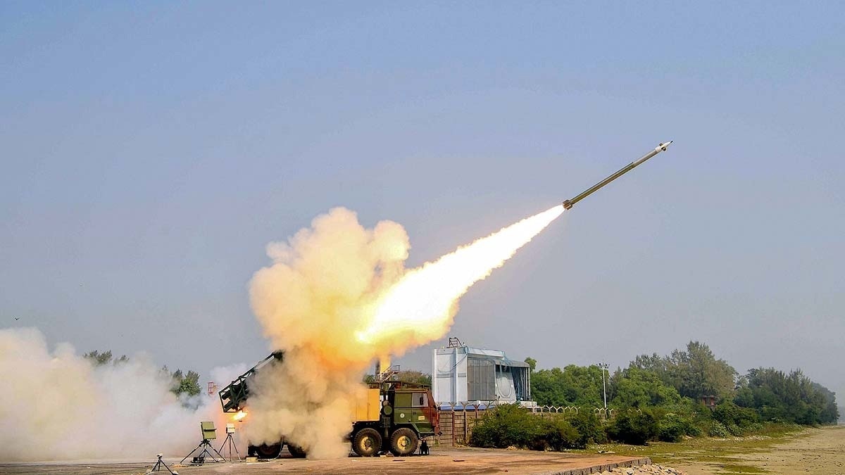 नई पिनाका LRGR खुद टारगेट के हिसाब से दिशा बदल सकती है. (File Photo: DRDO)