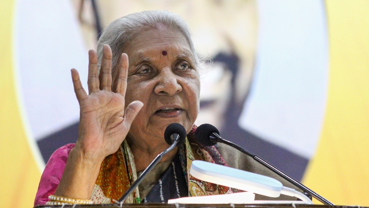 दीक्षांत समारोह में छात्राओं को करियर और परिवार दोनों की जिम्मेदारी निभाने की सलाह राज्यपाल आनंदीबेन पटेल दी है (Photo: PTI)
