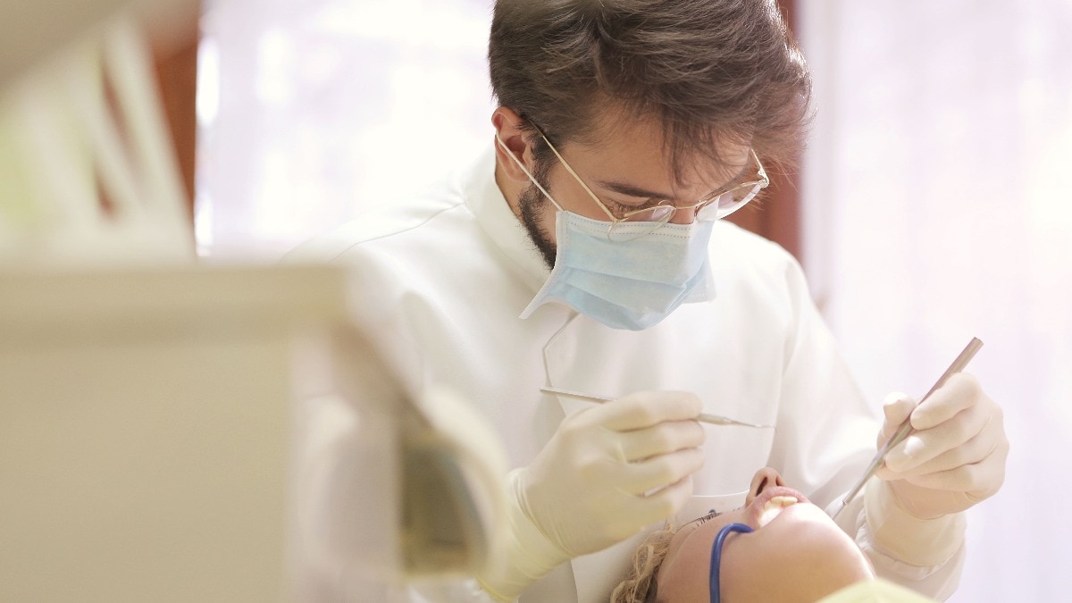 6a50bbac87d4c-chinese-dental-clinic-103008388-16x9.jpg