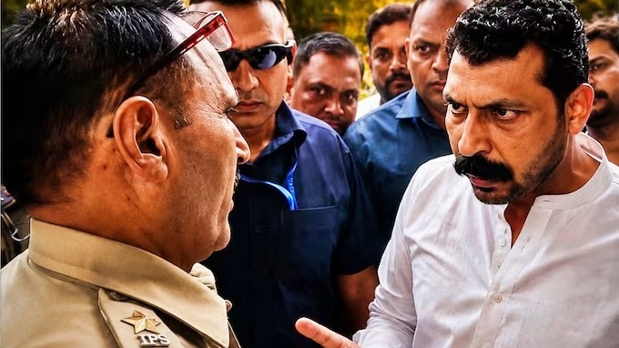 Heated exchange between police and Chandrashekhar Azad (Photo: ITG)