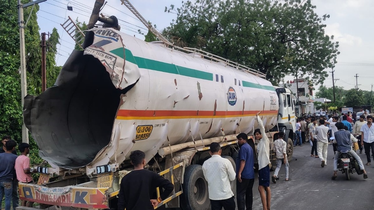 टैंकर ब्लास्ट की चपेट में आने से चरवाहे की मौत. (Photo: Umesh Revalia/ITG)