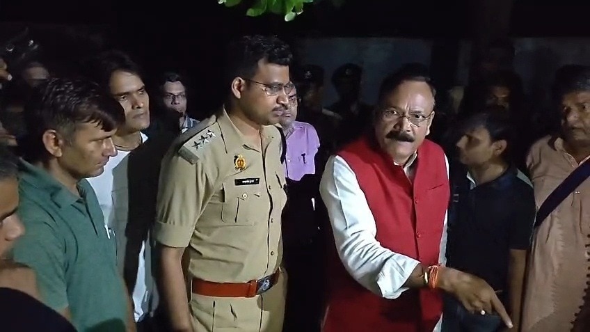 आगरा में सांसद राजकुमार चाहर खुद पीड़ित के घर पहुंचे (Photo- ITG)