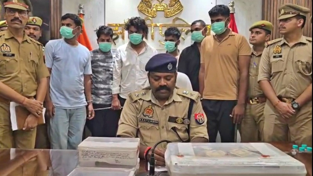 झांसी पुलिस की गिरफ्त में आरोपी, फरार की तलाश जारी (Photo- ITG)