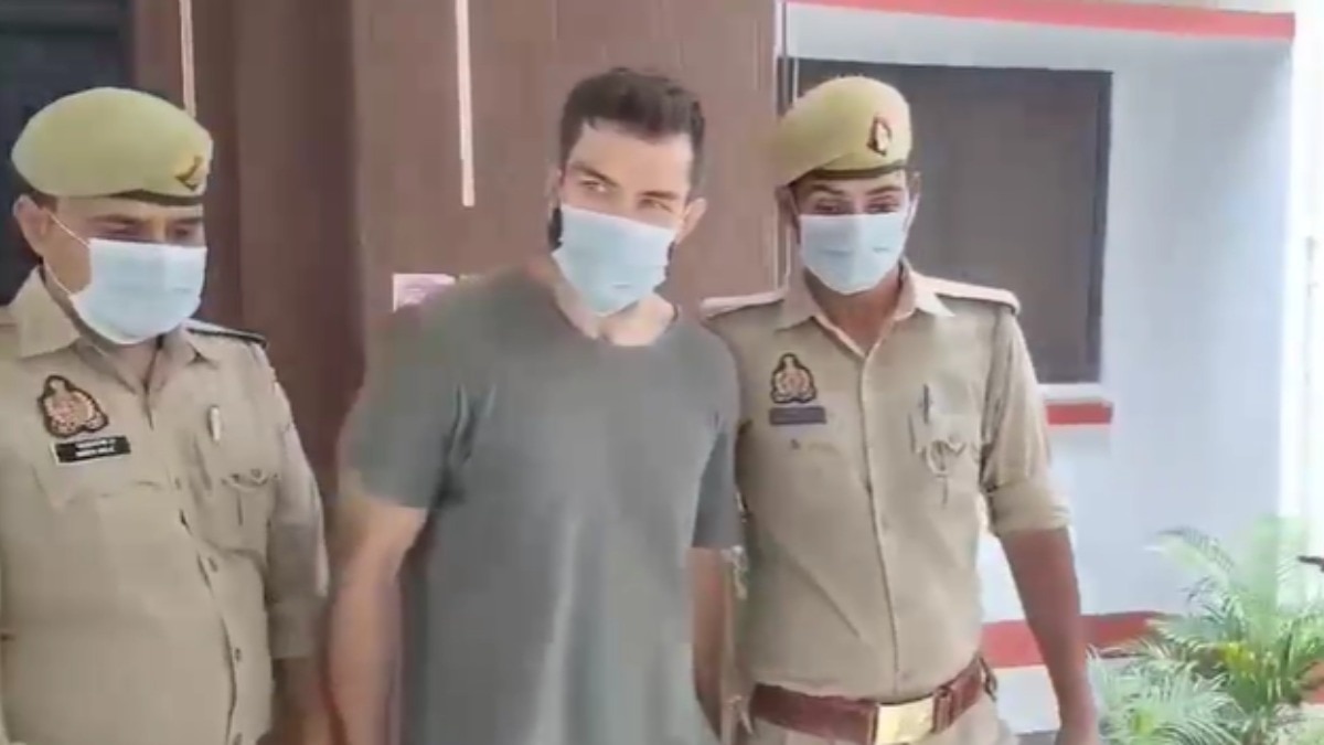 यूपी में भारत-नेपाल बॉर्डर के पास गिरफ्तार किया गया अमेरिकी नागरिक. (Photo: screen grab)