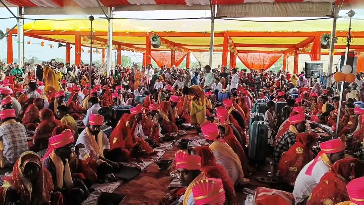 दहेज देने का लालच देकर सामूहिक विवाह के मंडप में बैठा दिया. Photo ITG