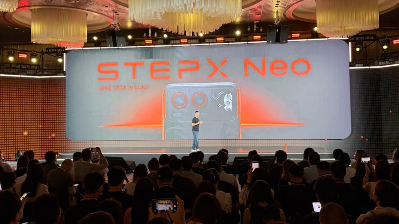 OpenAI से पहले StepX ने लॉन्च किया दुनिया का पहला एजेंटिक AI फोन