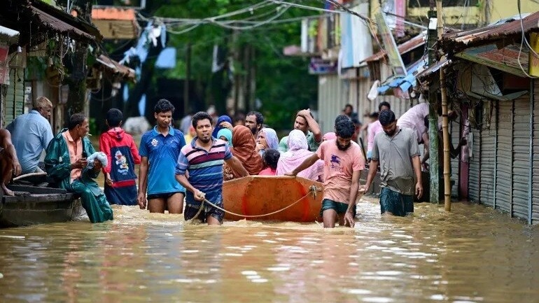 बांग्लादेश में कई इलाकों में भरा बाढ़ का पानी. (Image: AFP)