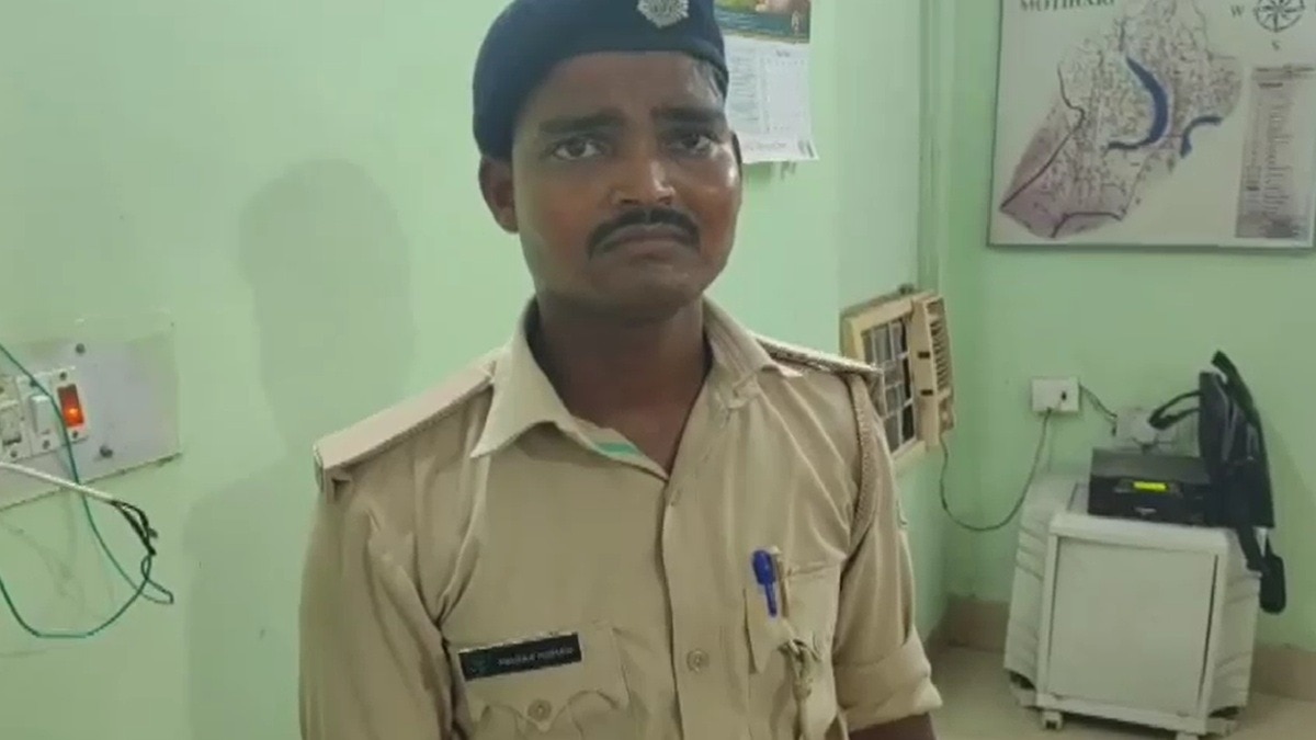 Motihari police arrested a fake constable