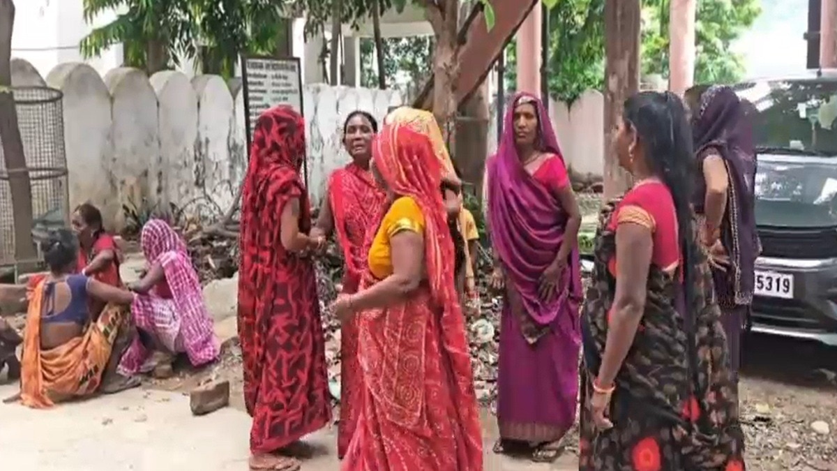 महिला ने बच्चों के साथ खाया जहर. (Photo: Screengrab)