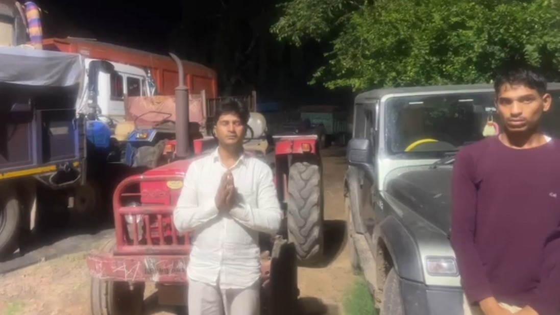 गिरफ्तारी के बाद माफी मांगते आरोपी. (Photo: Screengrabs)