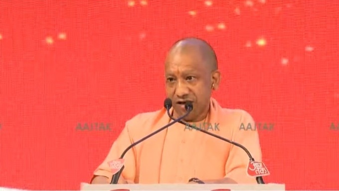 पंचायत आजतक में सीएम योगी ने अखिलेश यादव पर किया तंज (Photo: Screengrab)