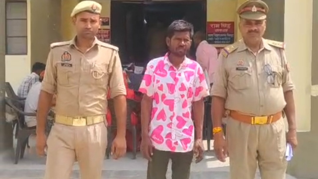 पुलिस ने रेप के आरोपी को गिरफ्तार किया. (Photo: ITG)