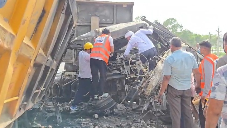 NH-334B पर आग का तांडव.(Photo: Pawan Kumar/ITG)