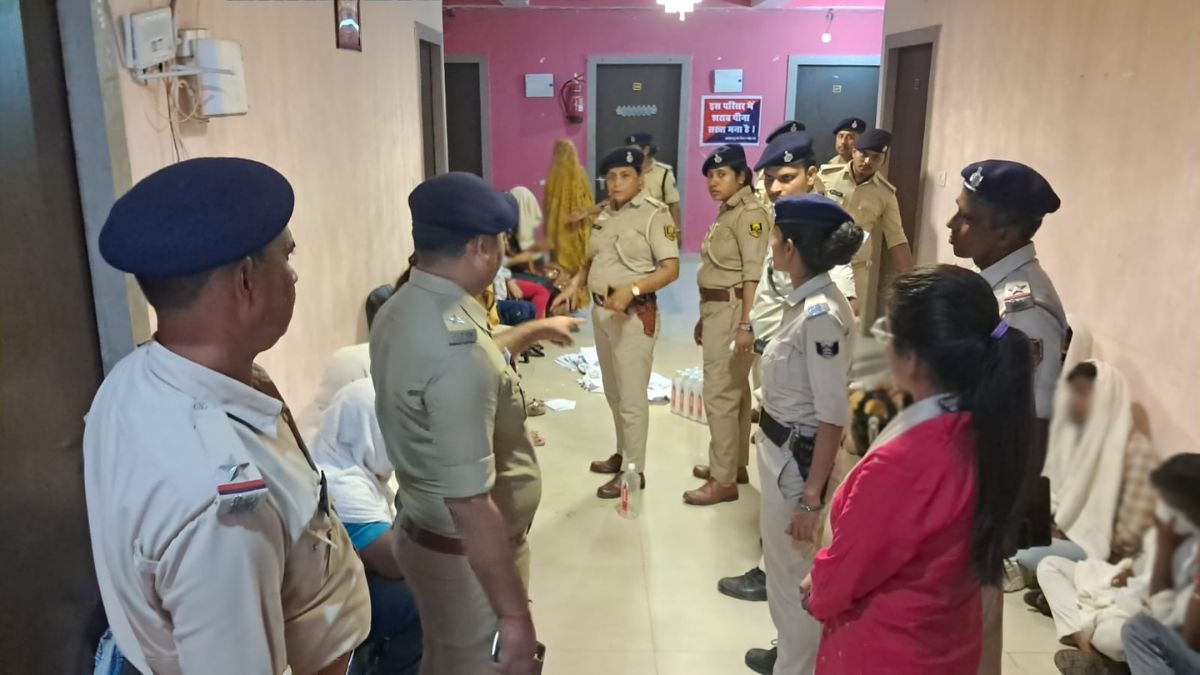 पटना के होटलों में पुलिस ने की छापेमारी. (Photo: ITG)