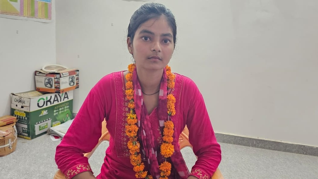  हरदोई की अंजलि ने कांस्टेबल पद से 10 सेकंड से चूकने के बाद यूपी पुलिस की एसआई परीक्षा पास कर ली. 