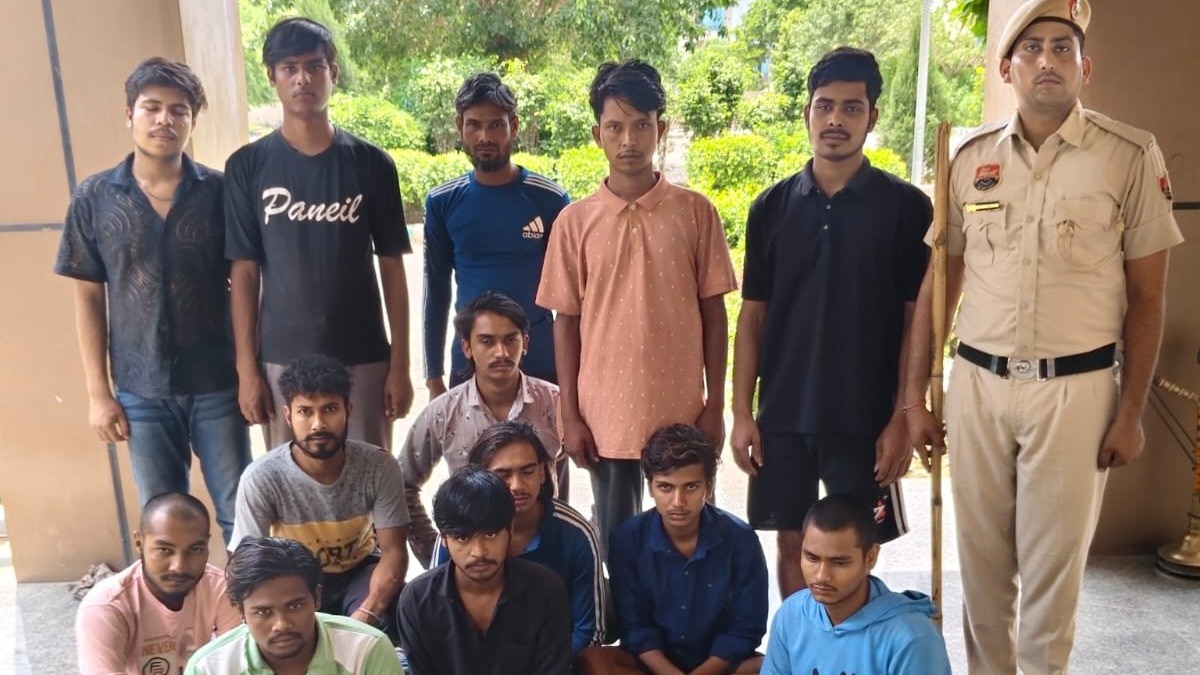 गुरुग्राम पुलिस ने 13 बांग्लादेशियों को हिरासत में लिया (Photo-X)