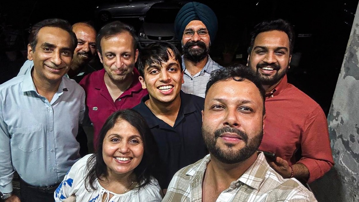 अपने टीचर्स के साथ ऑल इंड‍िया नीट टॉपर 